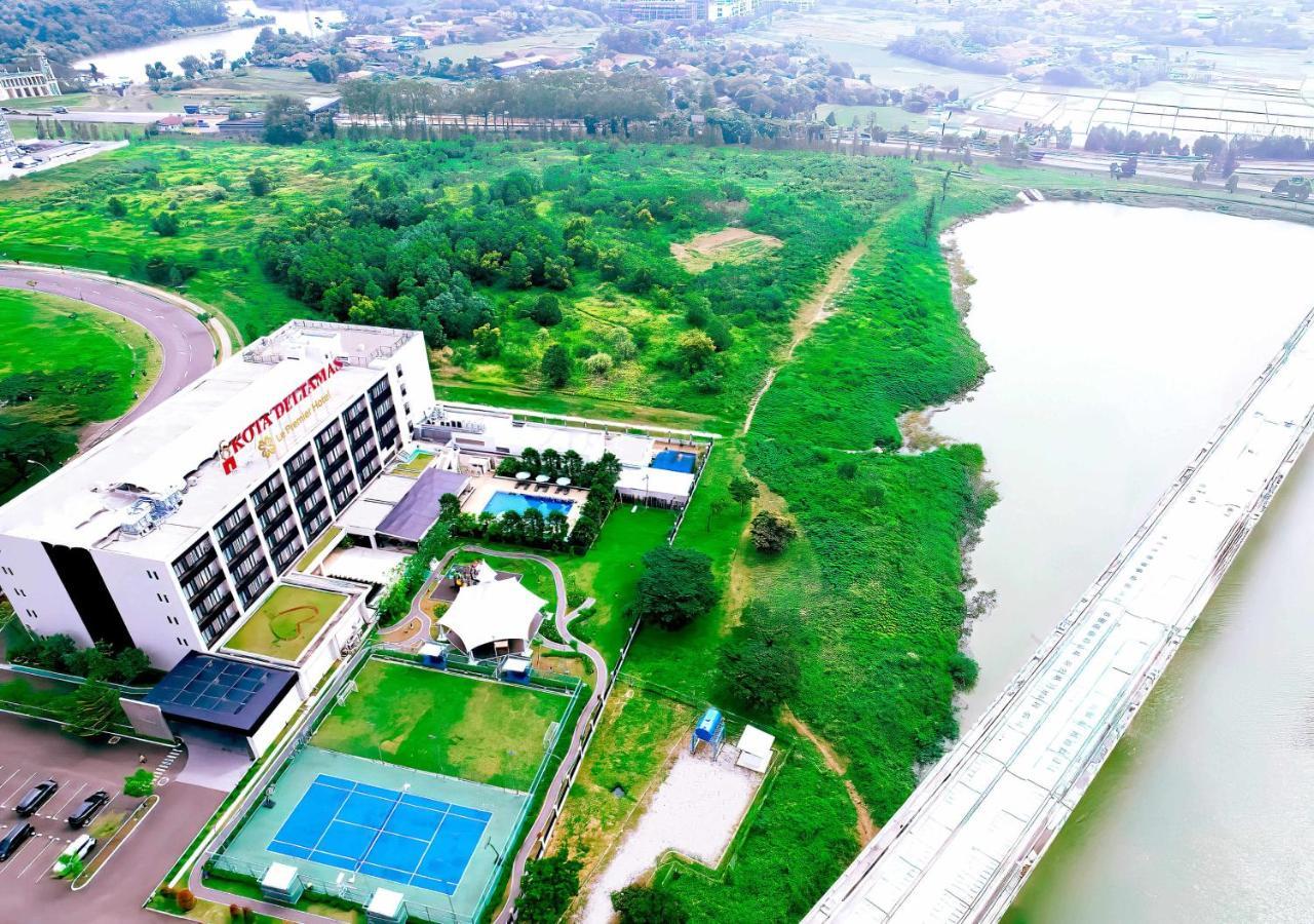 Le Premier Hotel Deltamas Cikarang Dış mekan fotoğraf