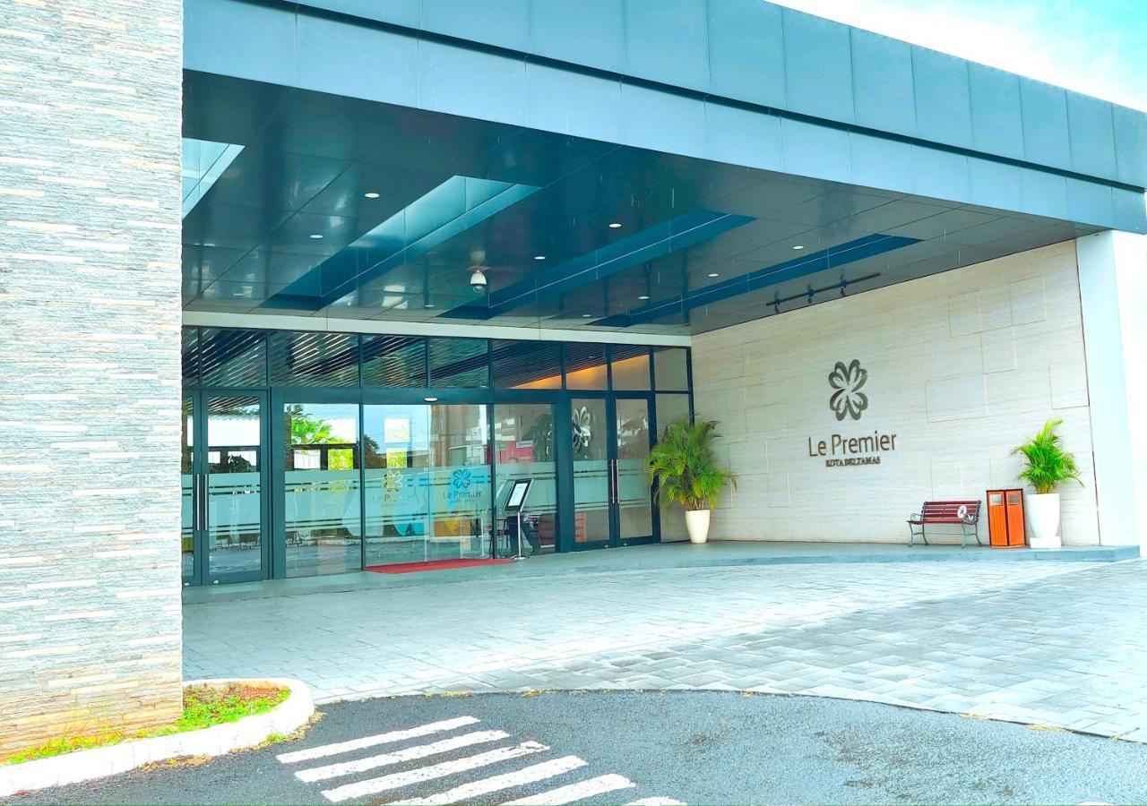 Le Premier Hotel Deltamas Cikarang Dış mekan fotoğraf