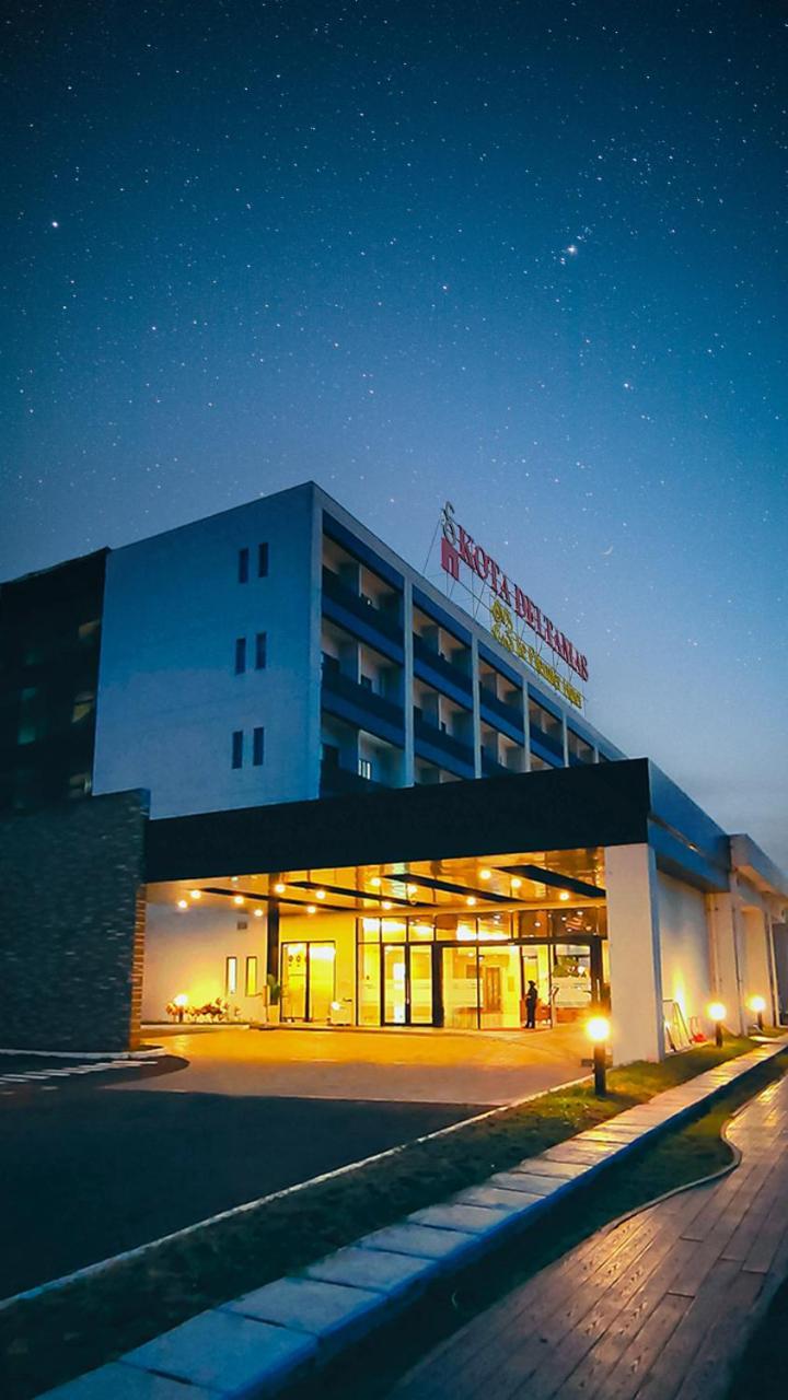 Le Premier Hotel Deltamas Cikarang Dış mekan fotoğraf